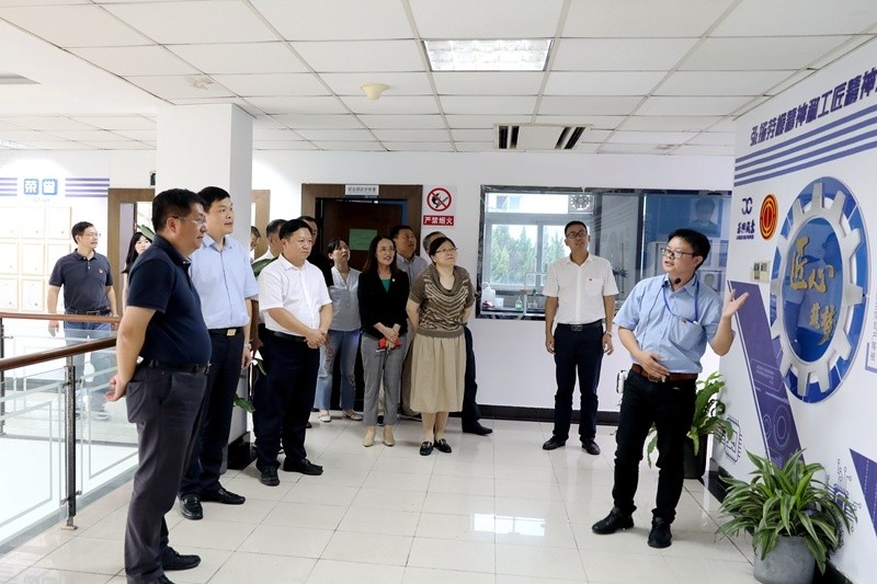 2020年7月29日，时任浙江省政协常委、社法委副主任、省总工会副主席、一级巡视员董建伟莅临亿万28官网调研新时代工匠培育工作