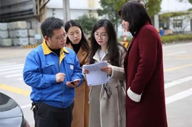 浙江省水利厅水资源管理处副调研员沈仁英携浙江日报记者等莅临亿万28官网调研采访