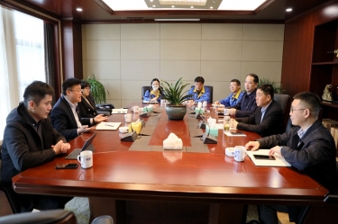 平湖市委常委、副市长戴振一行莅临亿万28官网调研指导