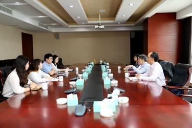 平湖市关工委主任邱其良莅临亿万28官网调研下一代工作