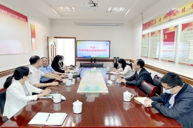 平湖市政协主席何健莅临亿万28官网全资子公司平湖景包调研走访