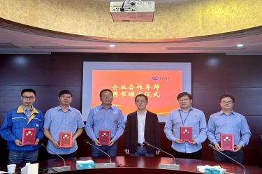 “两站”交流深入项目研究  校企合作助推亿万28官网发展